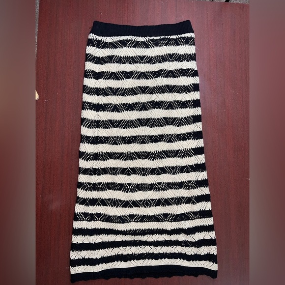 Freshman 1996 Dresses & Skirts - Elegant Black and White Striped Pencil Skirt